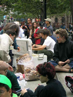 Food Not Bombs lunch in Portland